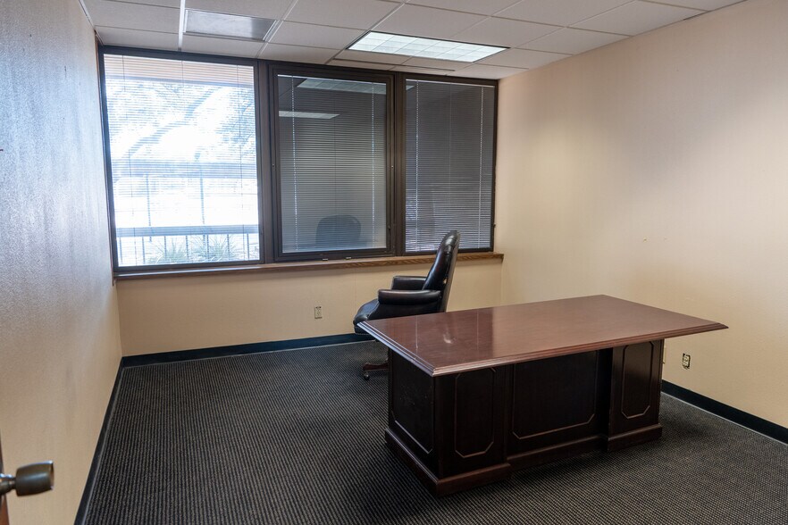 More Photos Of 125 W Missouri Ave, Midland Office For Sale