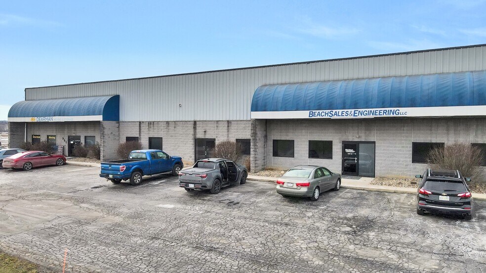 More Photos Of 961 N Main St, Mansfield Warehouse For Lease