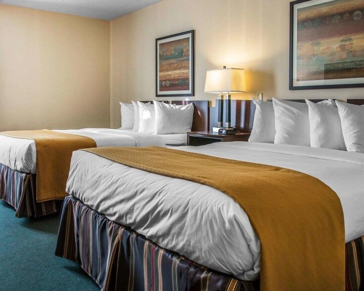 More Photos Of 2603 N Lincoln Rd, Escanaba Hotel For Sale