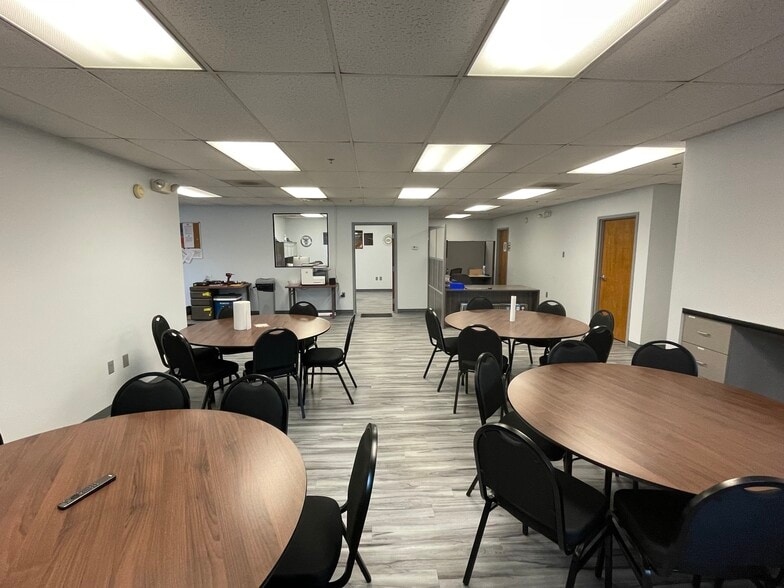 More Photos Of 2024 E Birchwood, Cudahy Truck Terminal For Lease