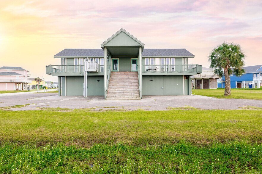 Primary Photo Of 3120 Hwy 87, Crystal Beach Office Residential For Sale