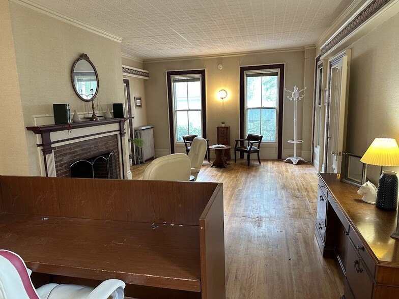 More Photos Of 8 Court St, Concord Office For Sale