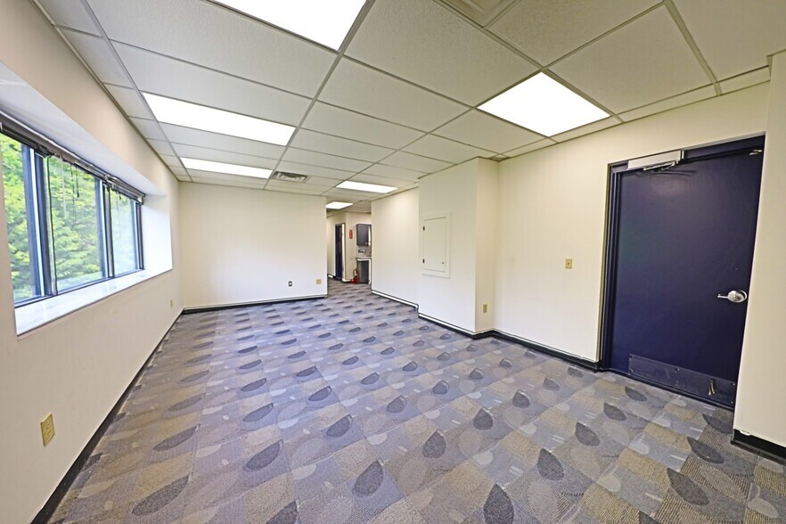 More Photos Of 999 Willow Grove St, Hackettstown Warehouse For Lease