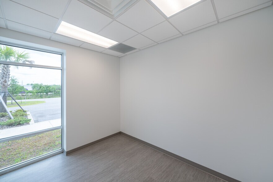 More Photos Of 2280 Lane Ave N, Jacksonville Unknown For Lease