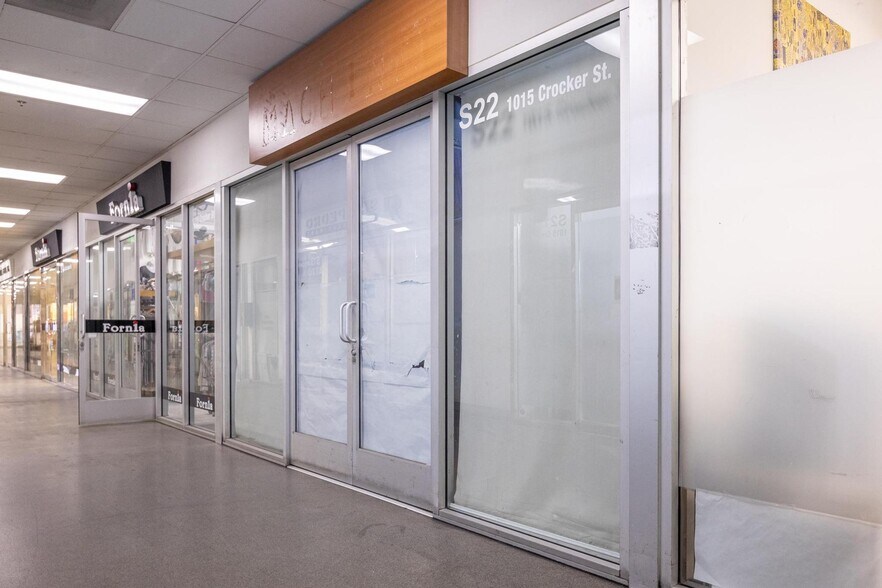 More Photos Of 1100 S San Pedro St, Los Angeles Storefront For Lease