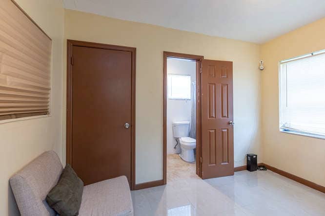 More Photos Of 1000 Foster Rd, Hallandale Beach Religious Facility For Sale