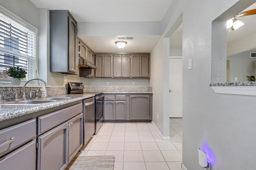 More Photos Of 517 13th St, Sacramento Multifamily For Sale