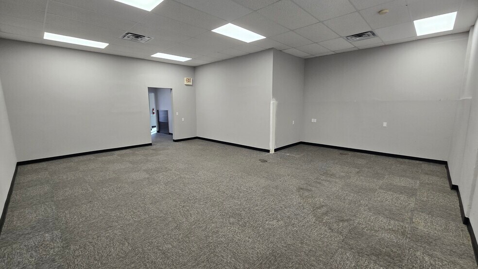More Photos Of 5720 Gall Blvd, Zephyrhills Office For Lease