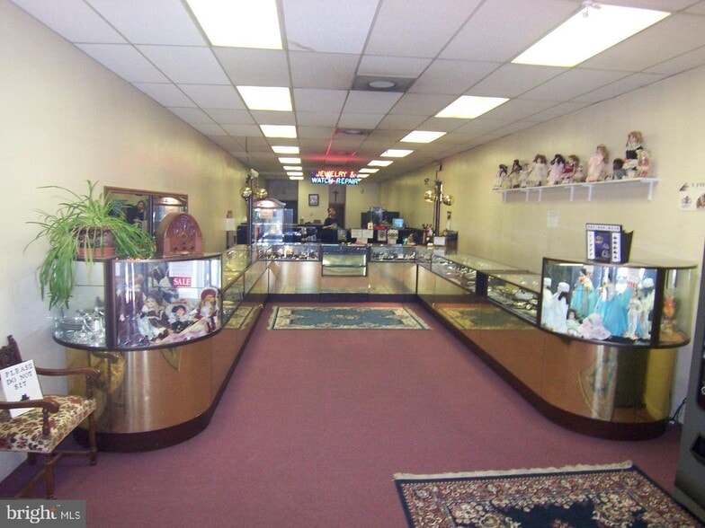 More Photos Of 38 N Parke St, Aberdeen Storefront Retail Office For Lease