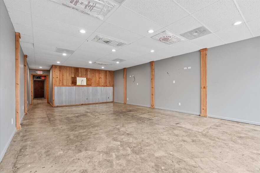 More Photos Of 453-463 S Thompson Ave, Excelsior Springs Storefront Retail Office For Sale