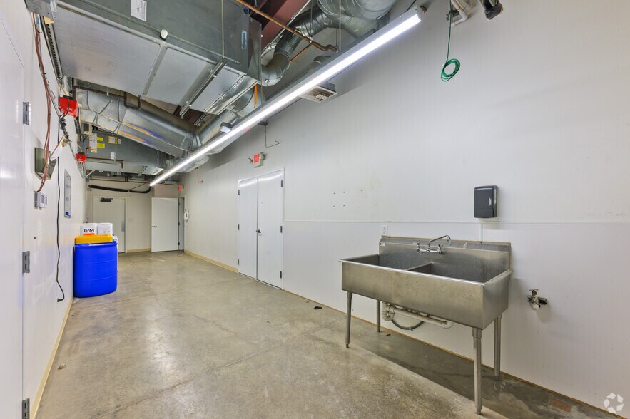 More Photos Of 84829 Avenue 48, Coachella Manufacturing For Sale