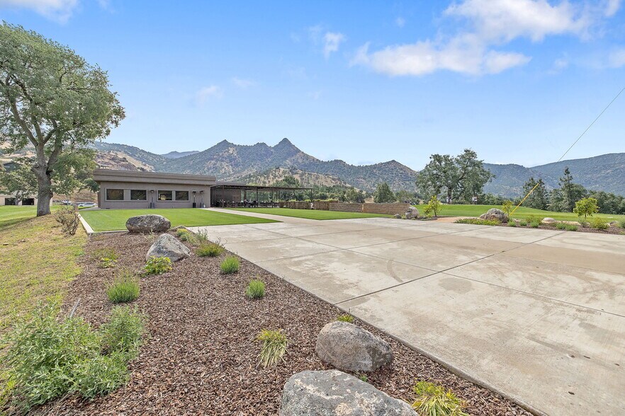 More Photos Of 41117 Sierra Dr, Three Rivers Golf Course Driving Range For Sale