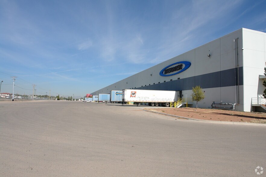 More Photos Of 11751 Alameda Ave, Socorro Distribution For Lease