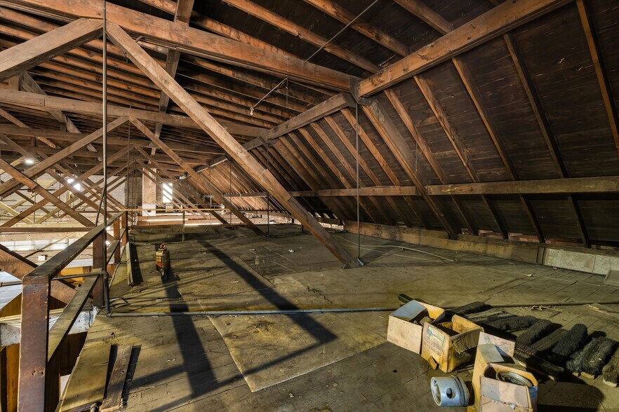 More Photos Of 201 N 2nd St, Raton Auto Repair For Sale