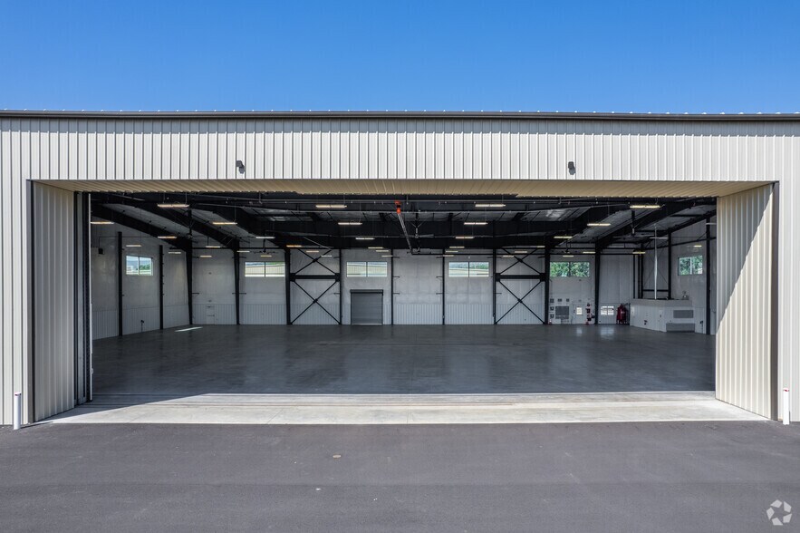 More Photos Of 34090 Skyway, Scappoose Airplane Hangar For Sale
