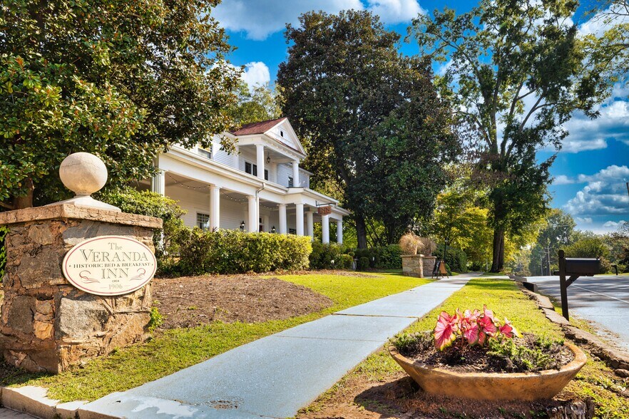 More Photos Of 252 Seavy St, Senoia Hospitality For Sale