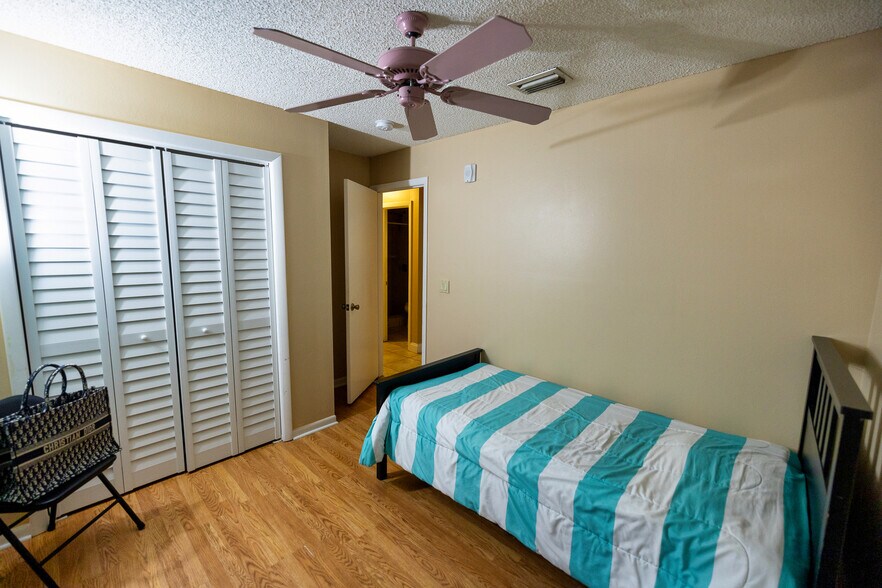 More Photos Of 7128 Wrenwood Cir, Tampa Rehabilitation Center For Sale