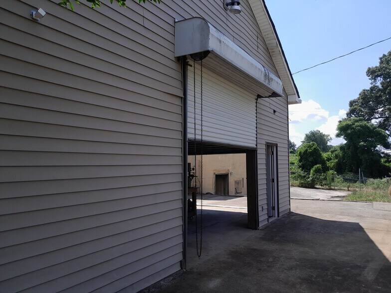 More Photos Of 9135 S Main St, Jonesboro Light Manufacturing For Sale