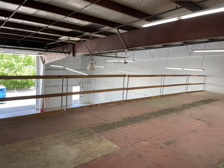 More Photos Of 16035-16051 W 4th Ave, Golden Warehouse For Lease