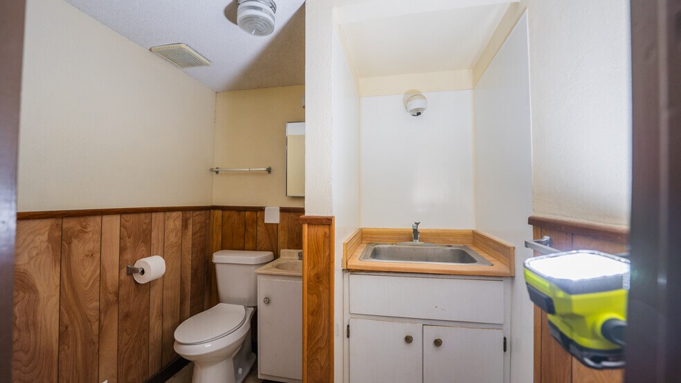 More Photos Of 7050 US Highway 87, San Antonio Freestanding For Sale