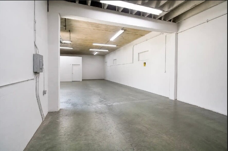More Photos Of 17220 NW 2nd Ct, Miami Warehouse For Sale