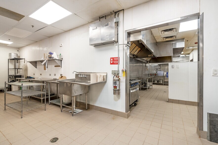 More Photos Of 500 Market St, Santa Fe Storefront Retail Office For Lease