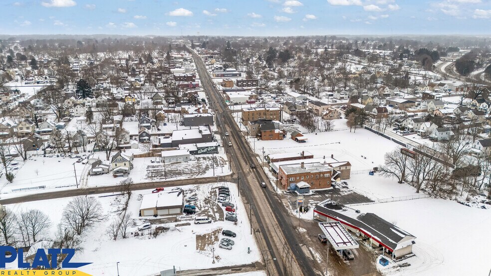 More Photos Of 1586 Mahoning Ave, Youngstown Storefront For Lease