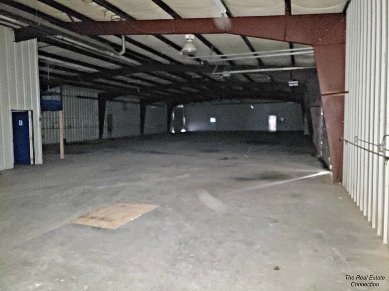 More Photos Of 415 Alan Rd, Powell Distribution For Lease