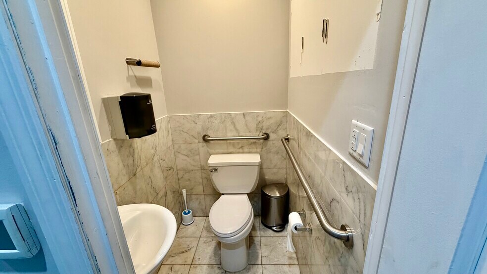 More Photos Of 112-21 Jamaica Ave, Richmond Hill Storefront Retail Office For Sale