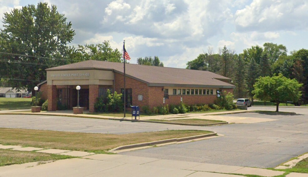 More Photos Of 1001 Market St, Nekoosa Post Office For Sale