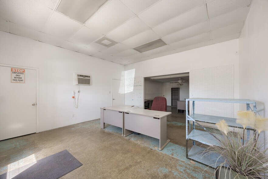 More Photos Of 617 G Alexander fwy, Duncanville Warehouse For Lease