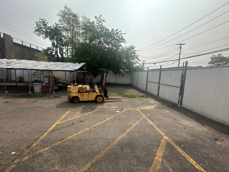 More Photos Of 565 Oak St, Copiague Industrial For Sale