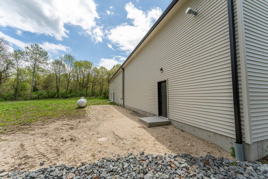 More Photos Of 186 Norwich rd, Plainfield Warehouse For Sale