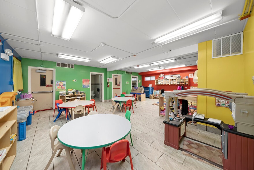 More Photos Of 1155 W 81st St, Chicago Daycare Center For Sale