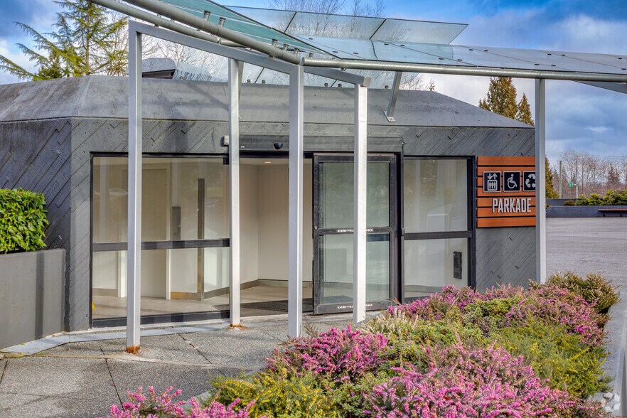 More Photos Of 6400 Roberts St, Burnaby Office For Lease
