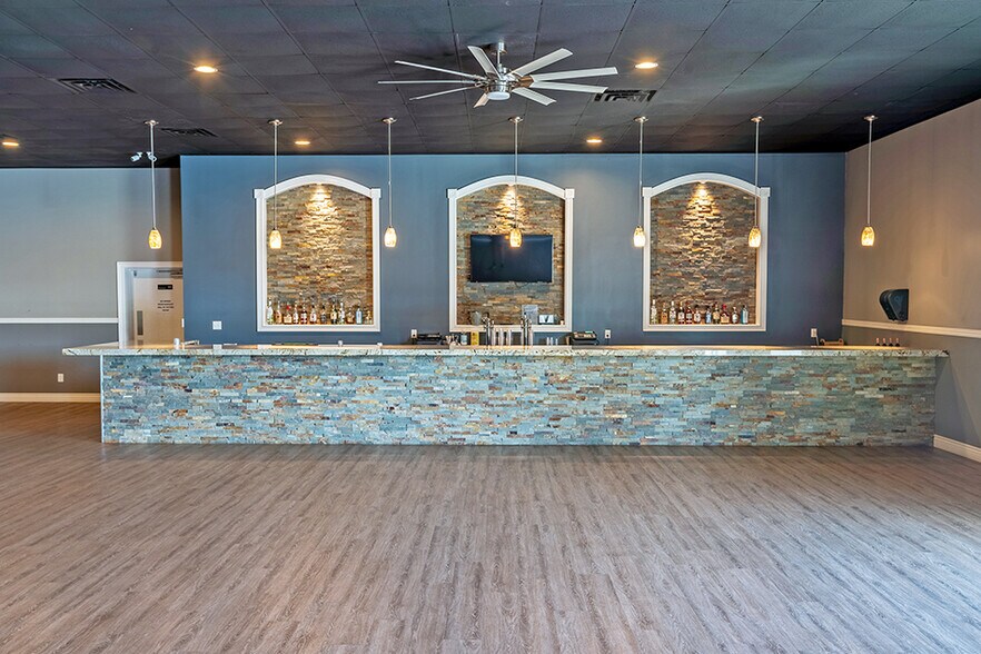 More Photos Of 18967 N US Highway 51, Elkville Mixed Retail For Sale