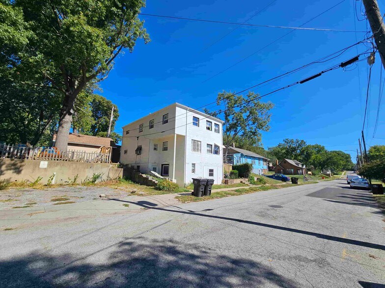 More Photos Of 1208 W White Oak St, Independence Apartments For Sale