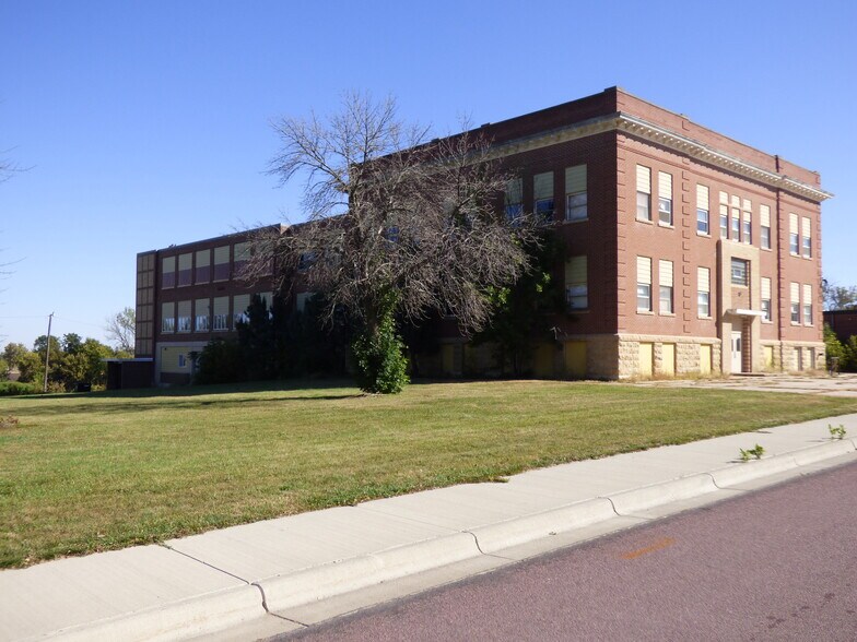 More Photos Of 308 4th St, Welcome Specialty For Sale