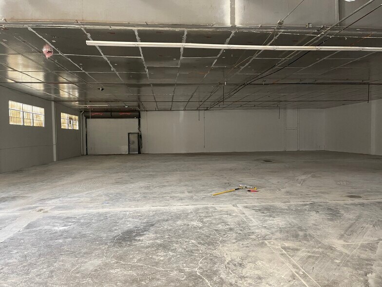 More Photos Of 7442 Varna Ave, North Hollywood Warehouse For Sale
