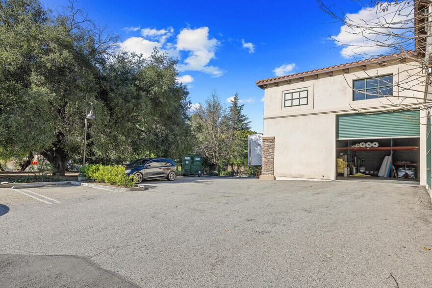 More Photos Of 28350 Roadside Dr, Agoura Hills Storefront For Sale