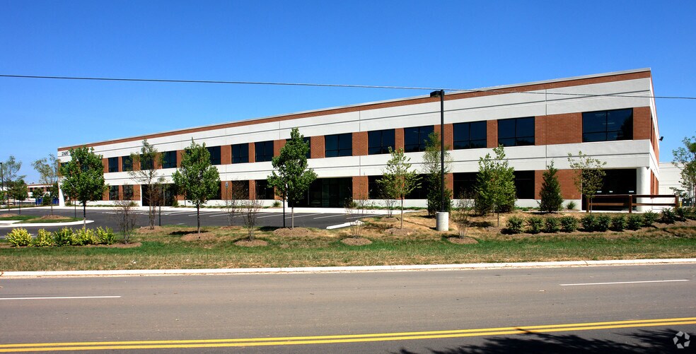 More Photos Of 23480 Rock Haven Way, Dulles Town Center Warehouse For Lease