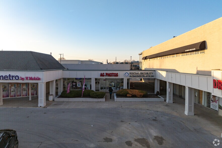 More Photos Of 1-175 N Oaks Plaza, Saint Louis General Retail For Sale