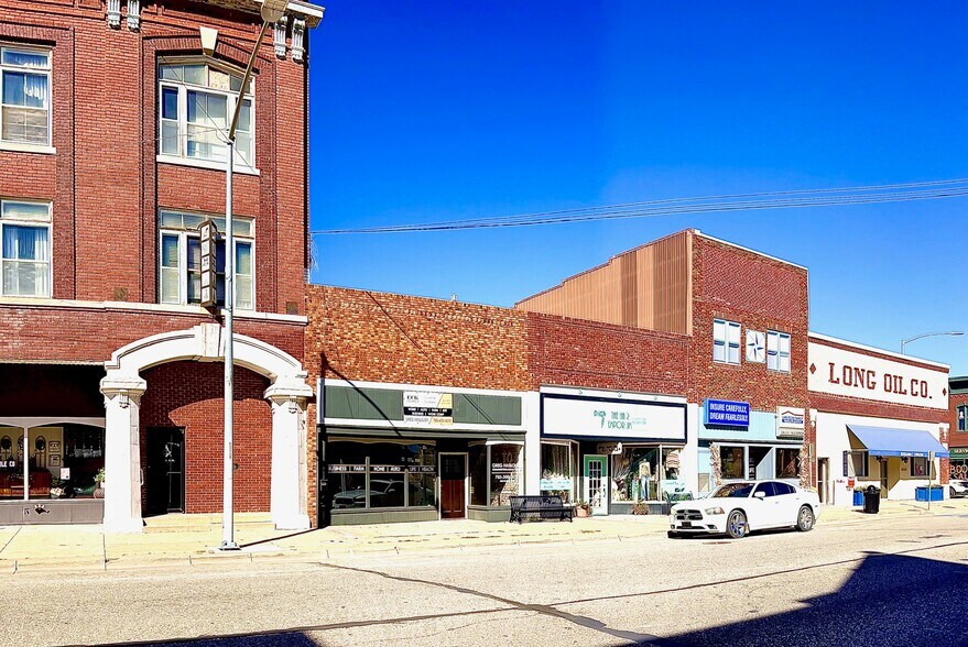 More Photos Of 108 NW 3rd St, Abilene General Retail For Sale