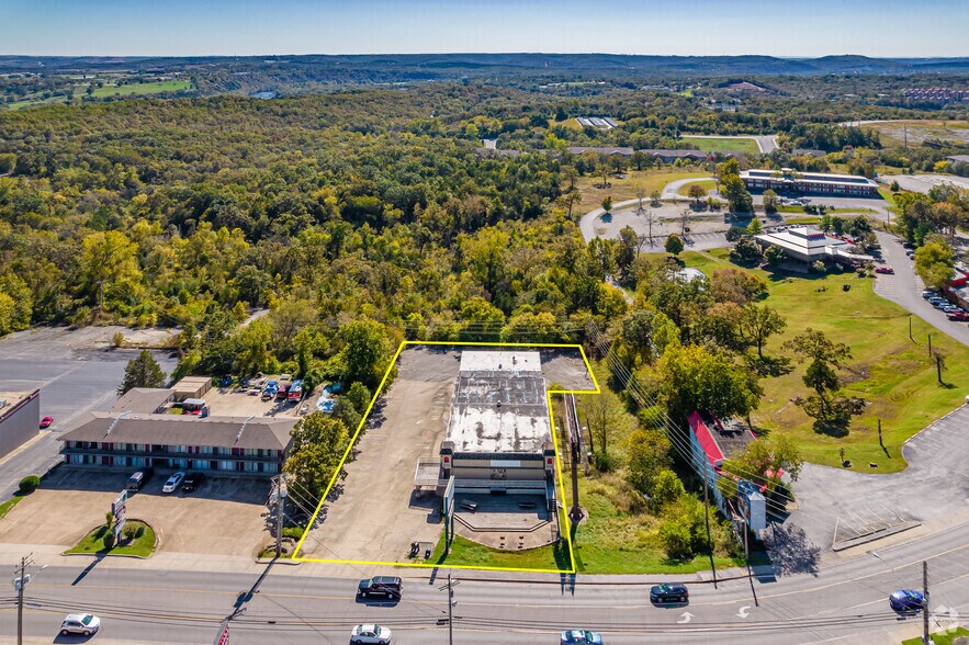 More Photos Of 1900 W 76 Country Blvd, Branson Hotel For Sale