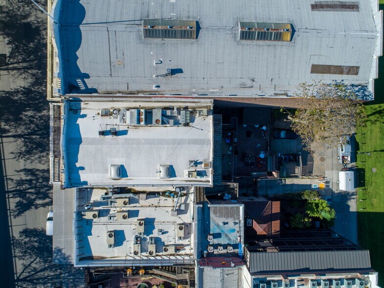 More Photos Of 910 2nd St, Sacramento Bar For Sale