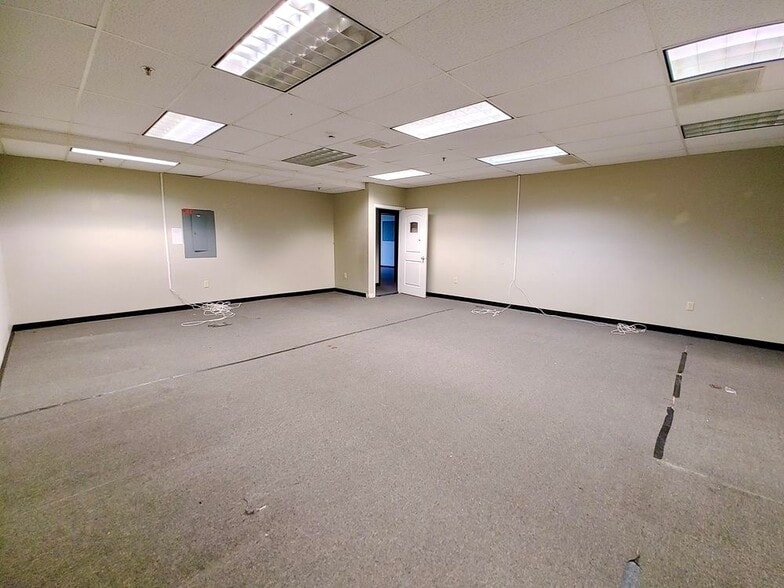 More Photos Of 1316 E Empire St, Bloomington General Retail For Sale