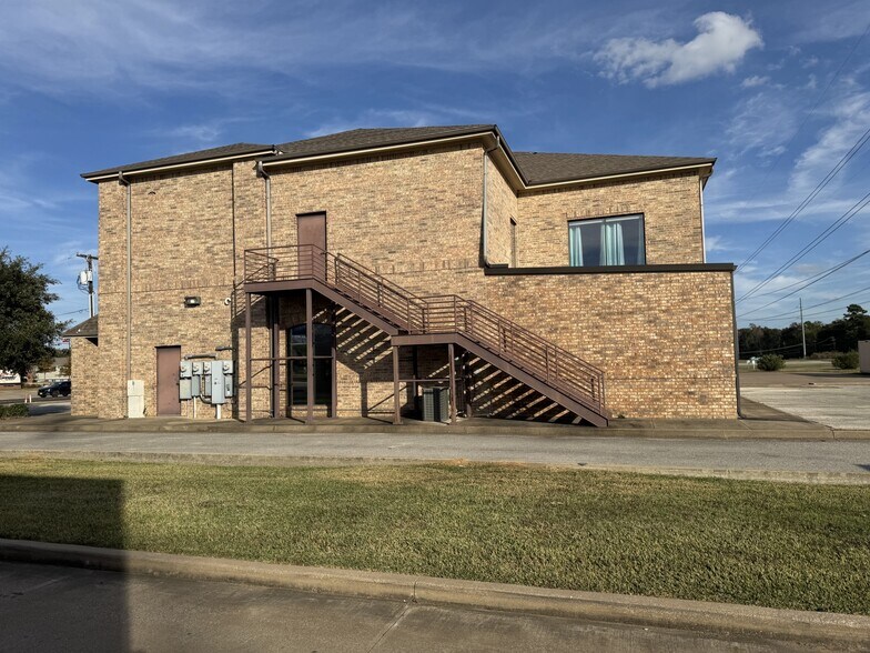 More Photos Of 2140 W Grande Blvd, Tyler Medical For Lease