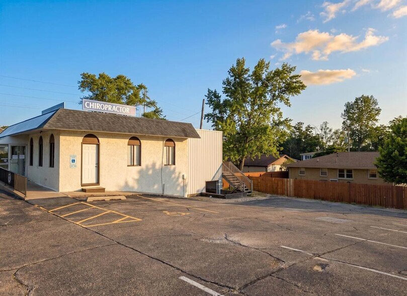 More Photos Of 105 N Parkway Dr, Pekin Office For Lease