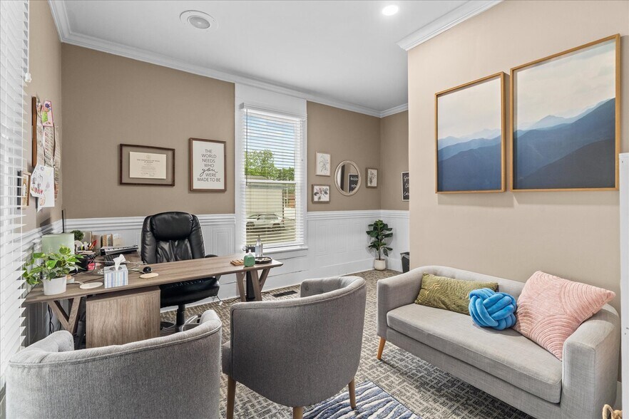 More Photos Of 306 N Thornton Ave, Dalton Office For Sale