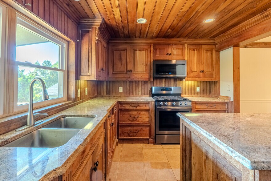 More Photos Of 8356 Sylva Rd, Franklin Office For Sale